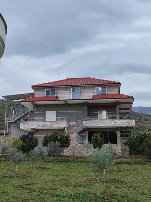 Guest House Ilir Berat Luaran gambar