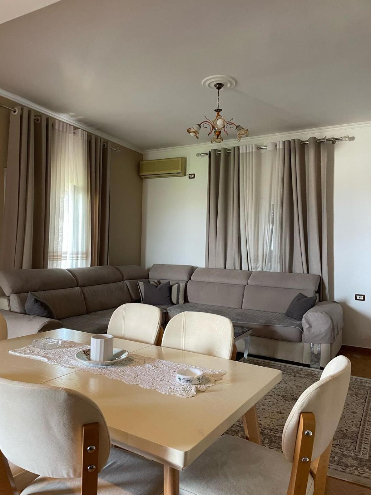 Guest House Ilir Berat Luaran gambar