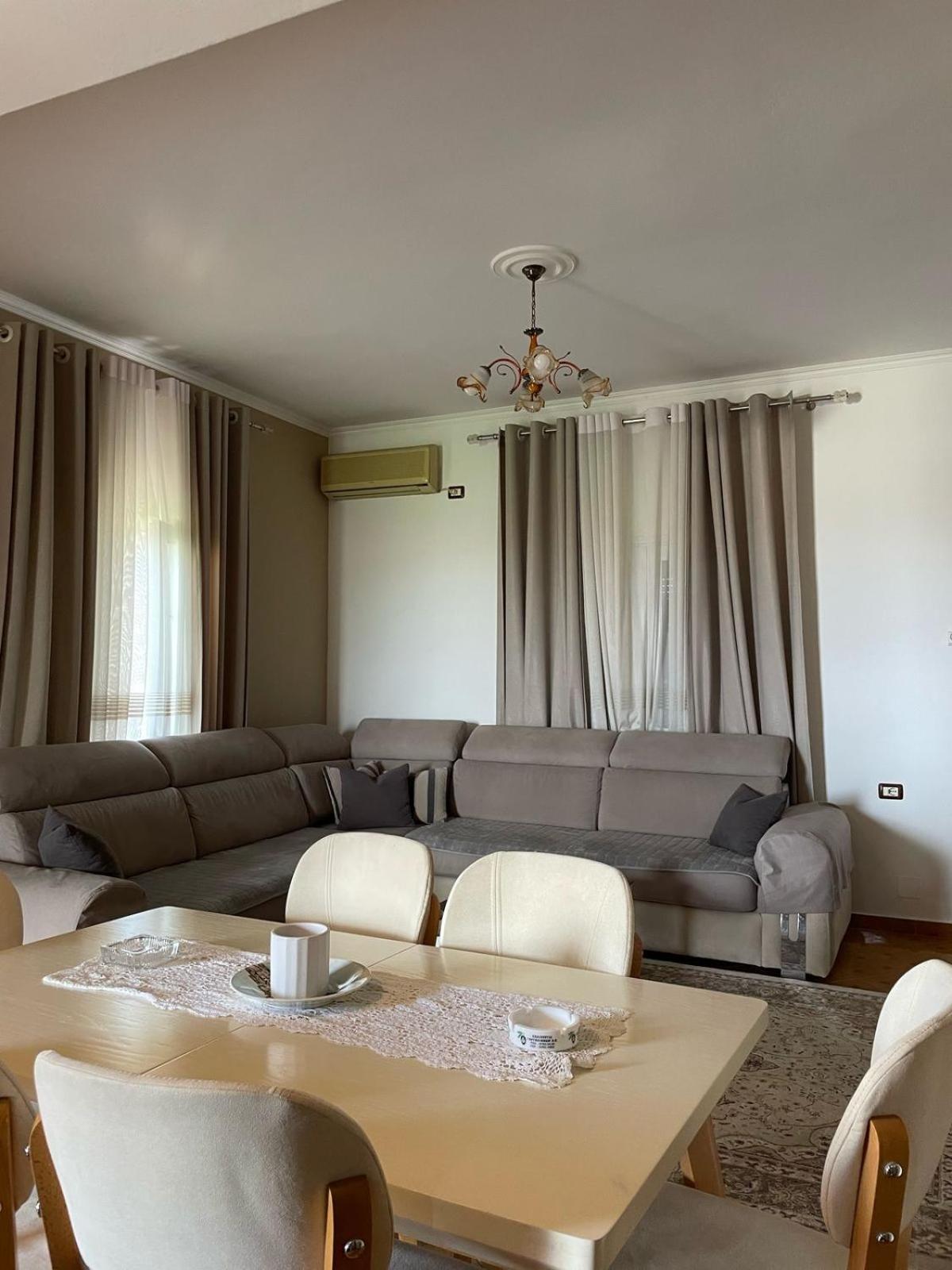 Guest House Ilir Berat Luaran gambar